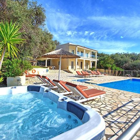 Beachfront Villa Seasun By Posarellivillas Agios Spyridon  외부 사진