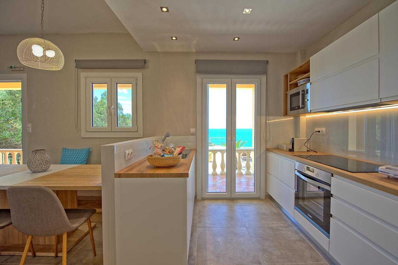 Beachfront Villa Seasun By Posarellivillas Agios Spyridon  외부 사진